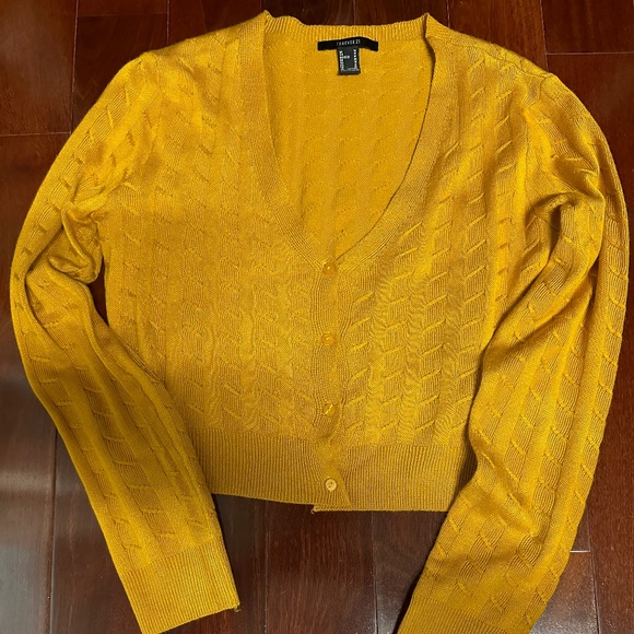 Forever 21 Tops - Forever 21 Cropped Ladies Long Sleeved Sweater Size M
